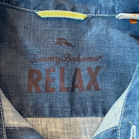 Tommy Bahama Men's Casual Blue Button Down Shirt - Picture 2 of 6